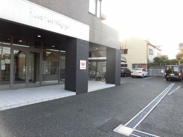ヴァンヴェール名古屋の駐車場