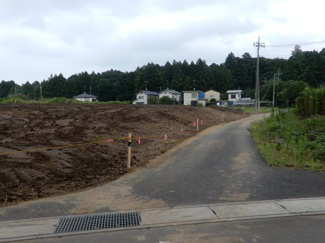 【外観】 | 土浦市白鳥町貸地 | 西側から東側への道路