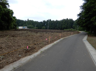 【外観】 | 土浦市白鳥町貸地 | 北側から南側への道路