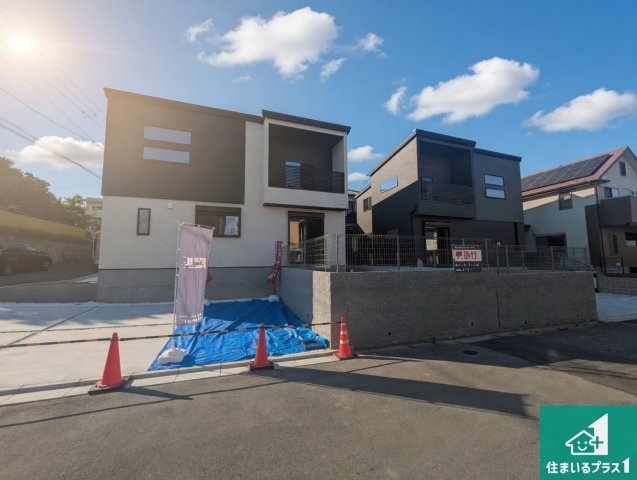 ■箕面市粟生新家　第2期　新築一戸建ての外観|安心の10年保証！外観を美しく保ち、雨水で汚れを落とします！気になることがありましたら、お気軽にお問い合わせください！