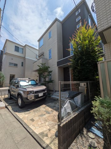 ウェールス多摩川の駐車場