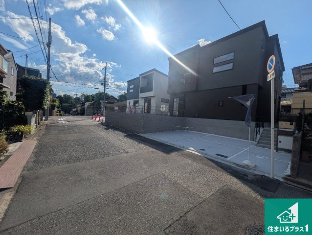 箕面市粟生新家　第2期　新築一戸建ての前面道路含む現地写真|車通りの少ない前面道路！お子様がいらっしゃるご家族でも安心！
