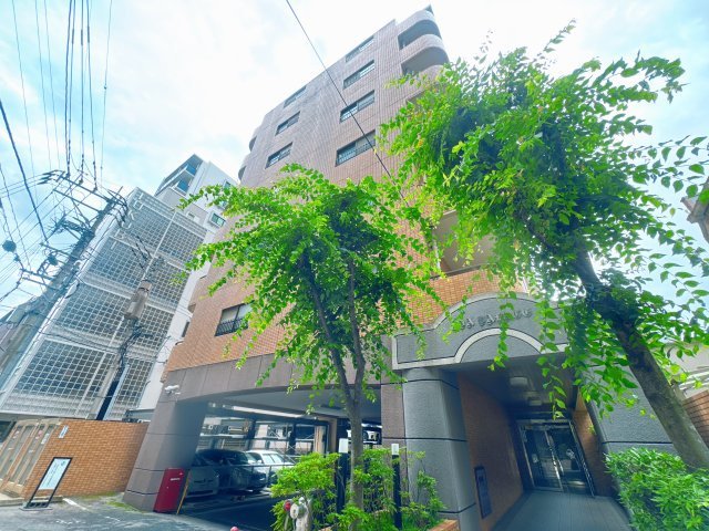 【外観】 | ダイアパレス大濠公園Ⅱ☆仲介手数料無料☆ | 室内は現在、細部までこだわり抜いたフルリノベーションを実施しております。完成前ですが、同施工主による完成イメージや近隣の施工事例もご案内可能です。