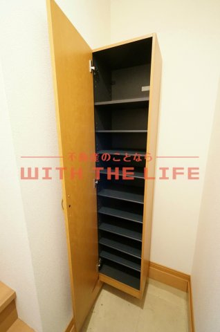 フローラ【キャッシュバック対象】の玄関|明るい玄関です