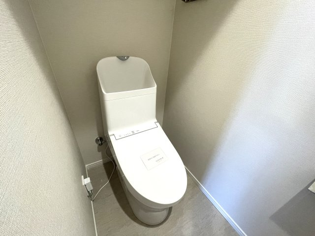 ライオンズマンション長住南第2のトイレ|スッキリとした印象のトイレ☆縦型なのでお掃除が楽ですよ♪