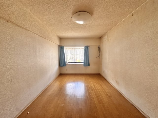 幸町の洋室|2階 約9帖の洋室です。