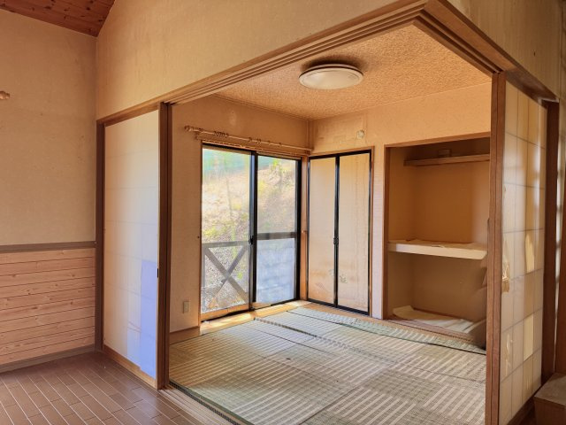 幸町の和室|3階 約5帖の和室は明るく、収納も沢山あります。