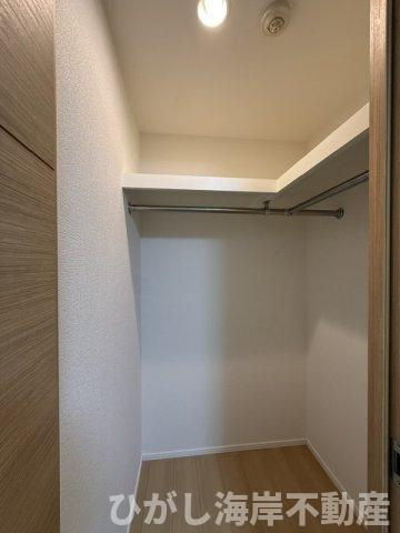 リストレジデンス茅ヶ崎海岸の収納|新規リフォーム完了！　ウォークインクローゼット