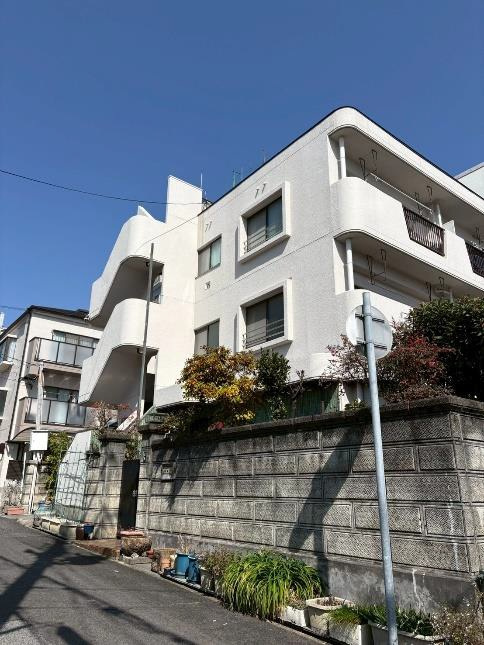 ブルク石本の外観