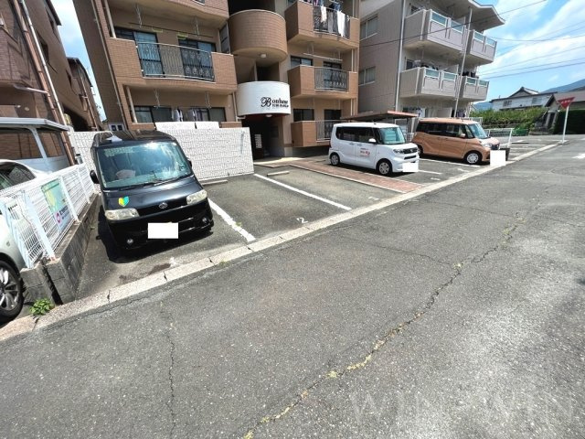 ボヌール 壱番館の駐車場