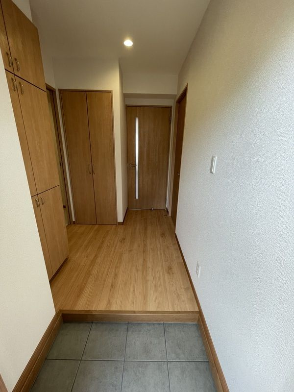 プレシャス長丘の玄関