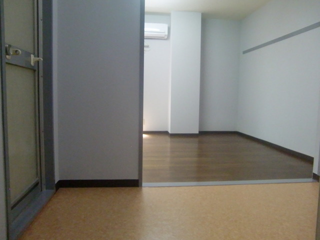 三景マンションの玄関