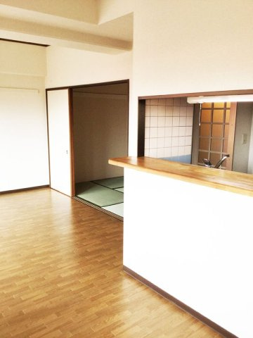 大阪市住吉区苅田９丁目の賃貸マンションの居間・リビング