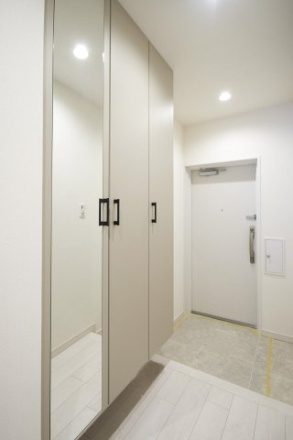 ルネ門前仲町パークステイツの玄関|ルネ門前仲町パークステイツ：玄関横にはシューズボックスが付いています！