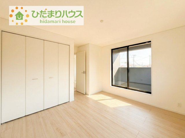 【寝室】 | 土浦市神立東第5　新築戸建　2号棟 | 広めの主寝室は、ベッドの他にもパソコンデスクやドレッサーなども置けちゃいます(*^-^*)