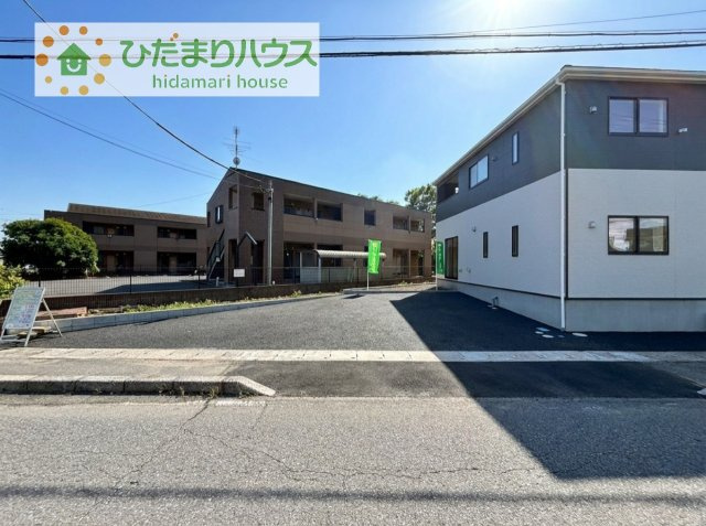 【駐車場】 | 土浦市神立東第5　新築戸建　2号棟 | ゆったりとしたカースペースで、ファミリーカーや軽自動車もラクラク駐車出来ますね♪