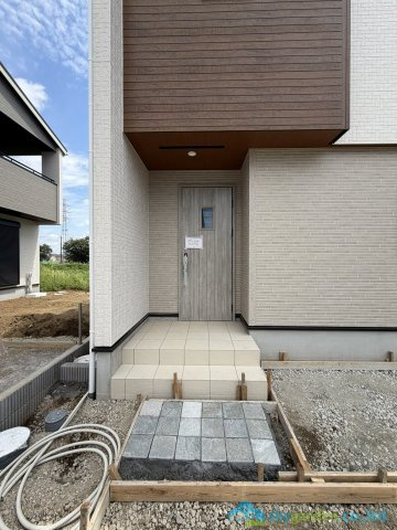 平塚市入野　新築戸建　全3棟3号棟の玄関