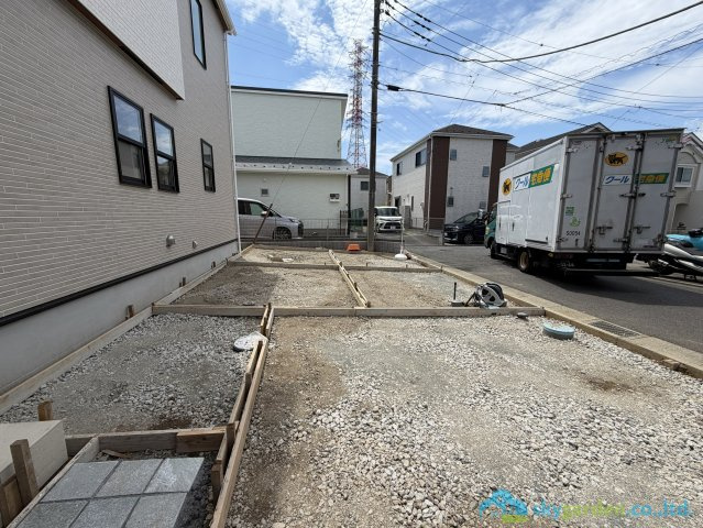平塚市入野　新築戸建　全3棟3号棟の駐車場