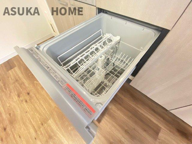 弘明寺ガーデンハウスのキッチン|食洗機付きのシステムキッチンで、食後のおかたずけもラクラクです。