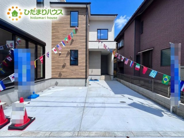 桶川市北12期　新築戸建　01の駐車場|※空は加工しています