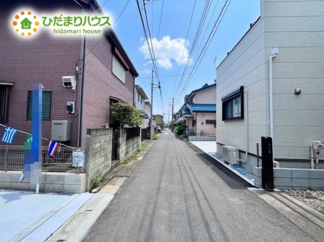 桶川市北12期　新築戸建　01の前面道路含む現地写真|※空は加工しています