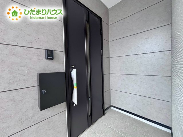 桶川市北12期　新築戸建　01の玄関