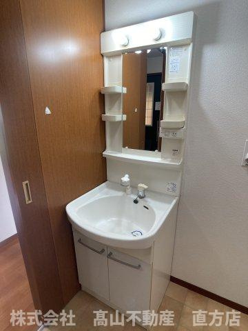 宮若市本城のアパートの洗面所