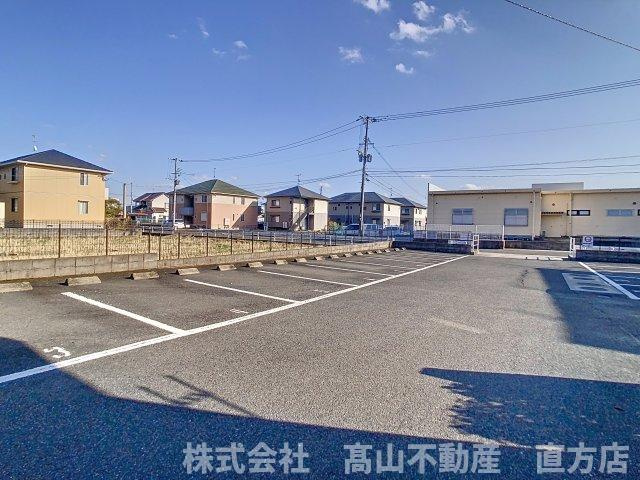 宮若市本城のアパートの駐車場