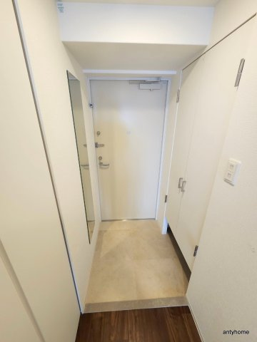 セレニテフラン難波　仲介手数料無料の玄関