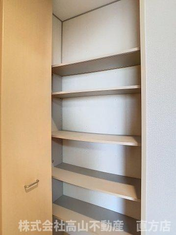 直方市大字頓野のアパートの収納