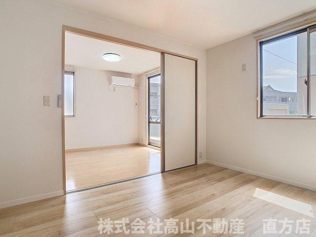 直方市大字頓野のアパートの居間・リビング