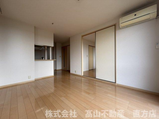 宮若市本城のアパートの居間・リビング
