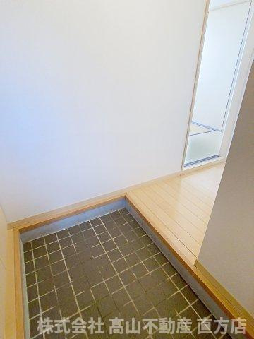 宮若市本城のアパートの玄関