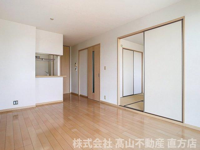 宮若市本城のアパートの居間・リビング