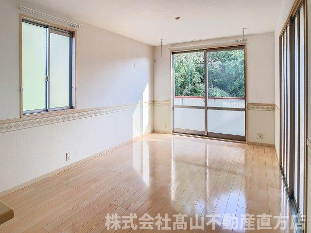 宮若市原田のアパートの居間・リビング