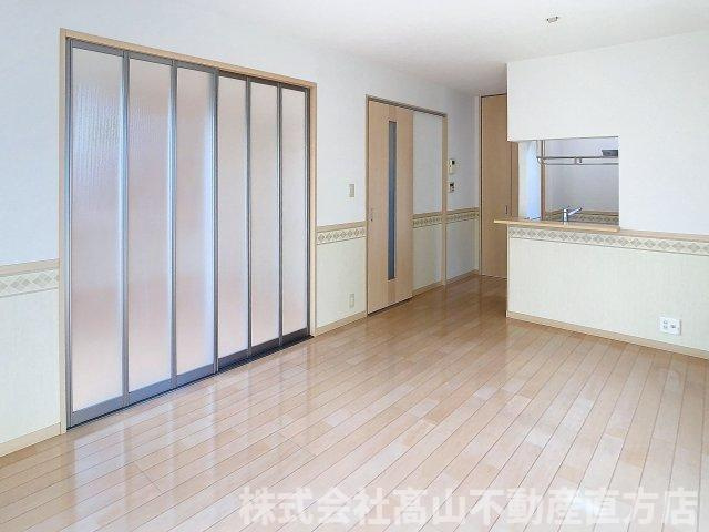 宮若市原田のアパートの居間・リビング