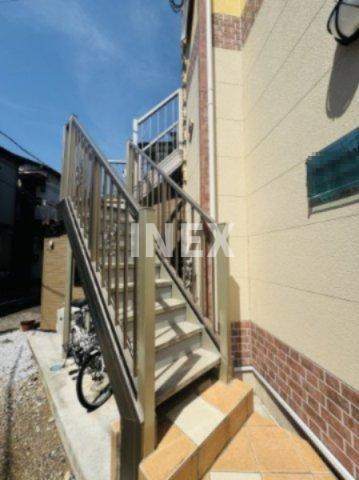 横浜市保土ケ谷区宮田町２丁目のアパートのエントランス