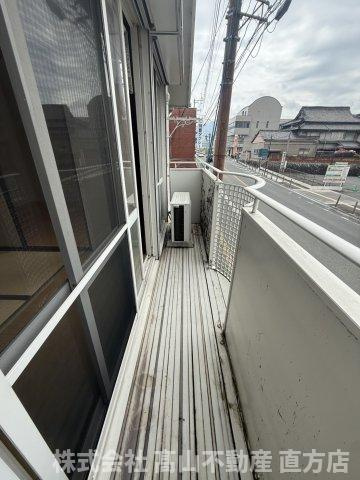 直方市津田町のアパートのバルコニー