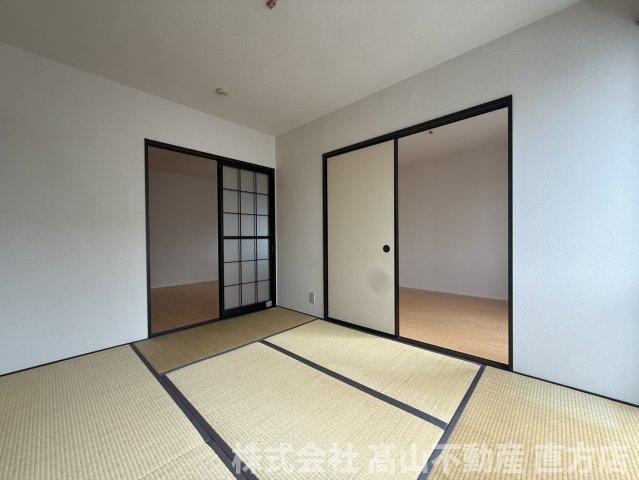 直方市津田町のアパートの和室