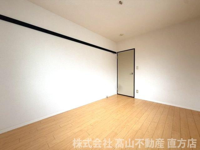 直方市津田町のアパートの洋室