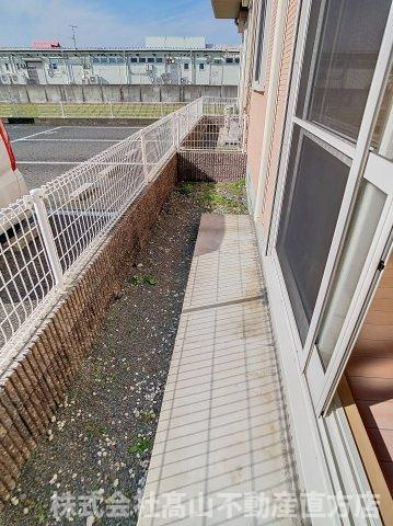 宮若市本城のアパートのバルコニー