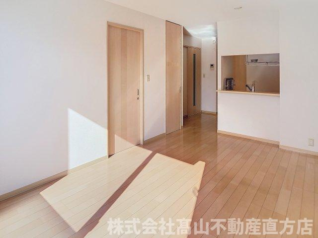 宮若市本城のアパートの居間・リビング