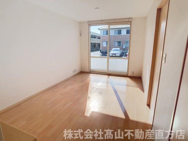 宮若市本城のアパートの居間・リビング