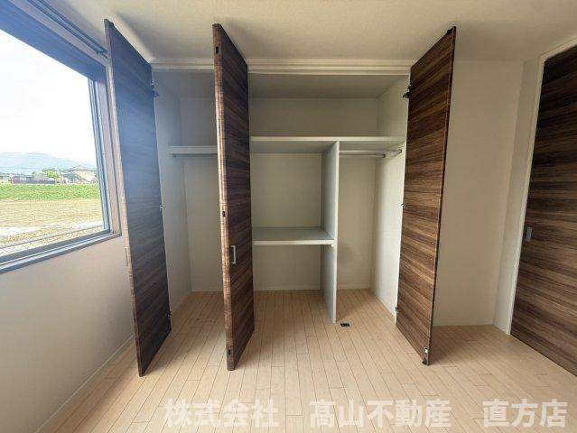 直方市大字感田のアパートの収納
