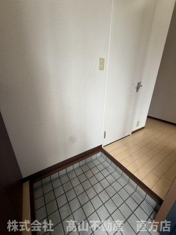 直方市大字感田のアパートの玄関