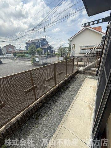 直方市大字感田のアパートのバルコニー