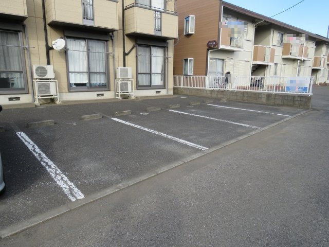 ジュネス栗原Ⅱの駐車場