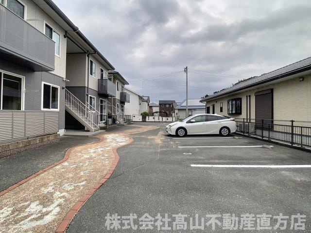 鞍手郡小竹町大字勝野のアパートの駐車場