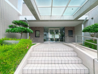【エントランス】 | ファミール春日原☆仲介手数料無料☆ | 居住者様の快適な暮らしを願い、配管から内装まで丁寧にリノベーション工事を行っております。ひとつひとつ厳選された素材で彩られる空間の完成を、ぜひ楽しみにお待ちください。現地での構造確認も承っております。