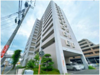 【外観】 | ファミール春日原☆仲介手数料無料☆ | 【隅々まで手入れの行き届いた、清潔感あふれる共用部】 管理体制が良好で、エントランスや廊下などの共用部分は常にきれいに保たれています。住まう方の満足度を高める、落ち着きと気品に満ちた住環境です。